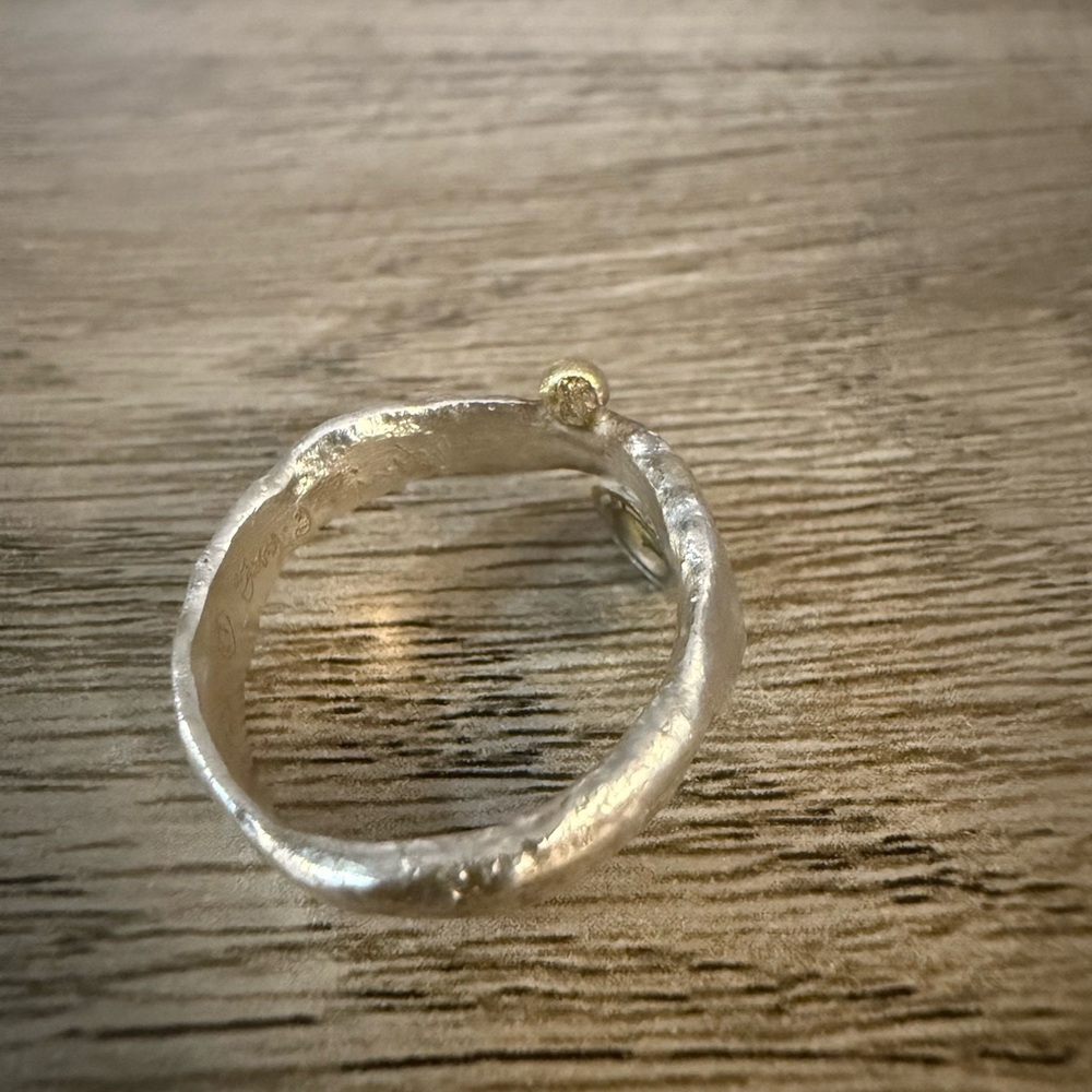Silver and Gold Toned Ring with Green Gemstone - Picture 3 of 5